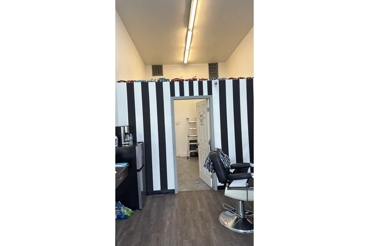 $15000 : Se vende negocio. Barberia image 1