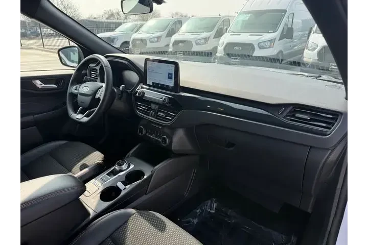 $21541 : Ford Escape 2025 ST-Line 4dr image 10