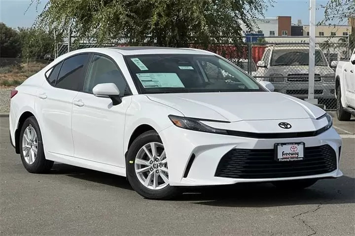 $32791 : Camry LE image 2