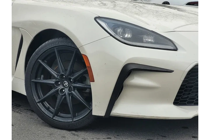 $32299 : Gold Certified2023 GR86 Premi image 4