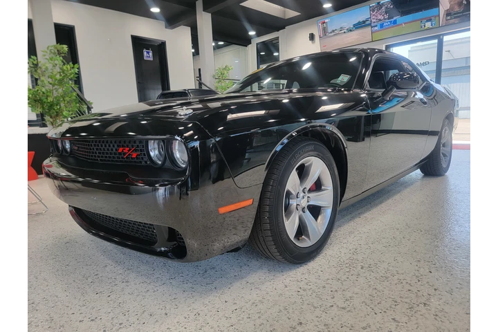 2015 Dodge Challenger R/T Plus image 5
