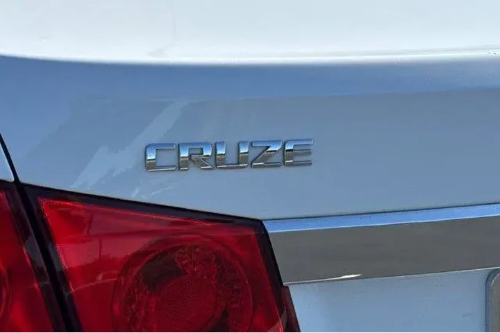$7588 : Chevrolet Cruze 2012 LS 4dr image 7