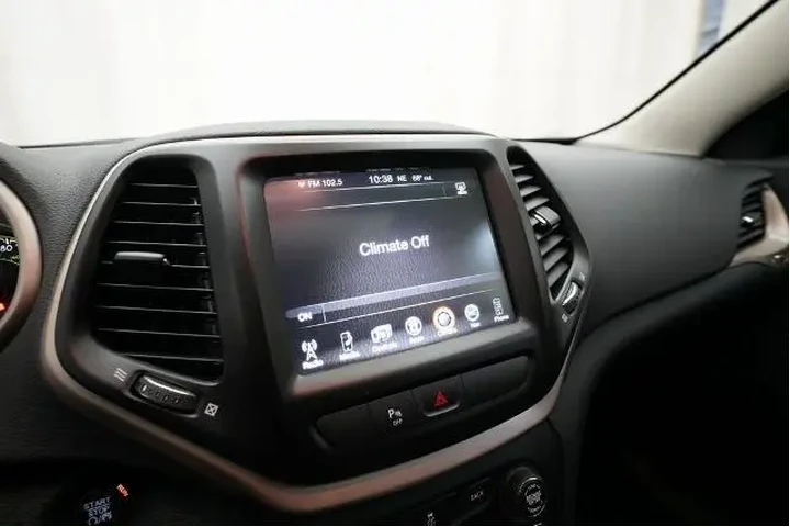 $14698 : Jeep Cherokee 2016 4x4 Latit image 6