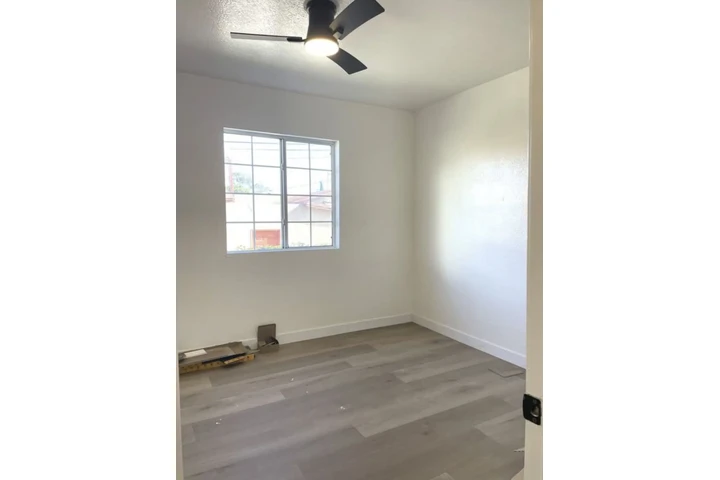 $1550 : 1 Bed 1 Bath Apartment Lynwood image 7