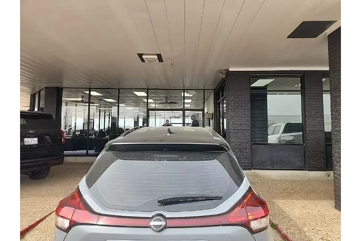 $17943 : Nissan Kicks 2024 SR 4dr Cro image 9