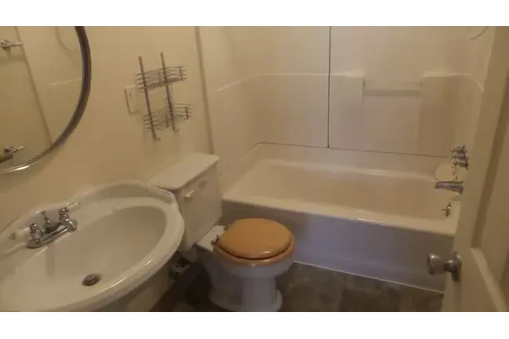 $1450 : 1bed 1bath image 5