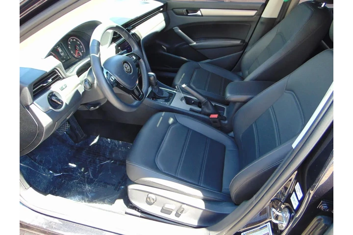 $17548 : 2021 Passat 2.0T SE image 10