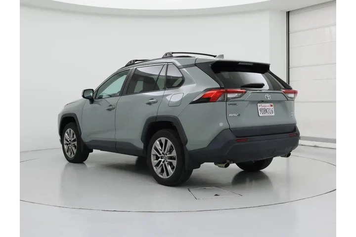 $28998 : Toyota RAV4 2022 AWD XLE Pre image 2