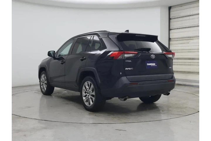 $27998 : Toyota RAV4 2021 XLE Premium image 2