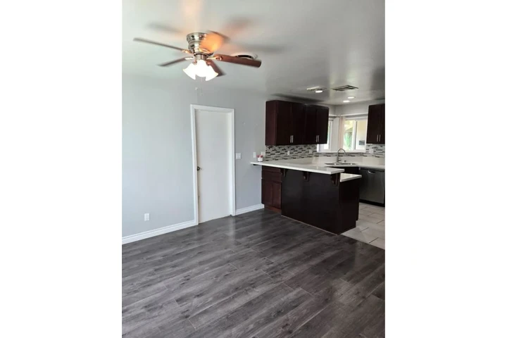 $2535 : 3Bed Home in W Pico Boulevard image 3