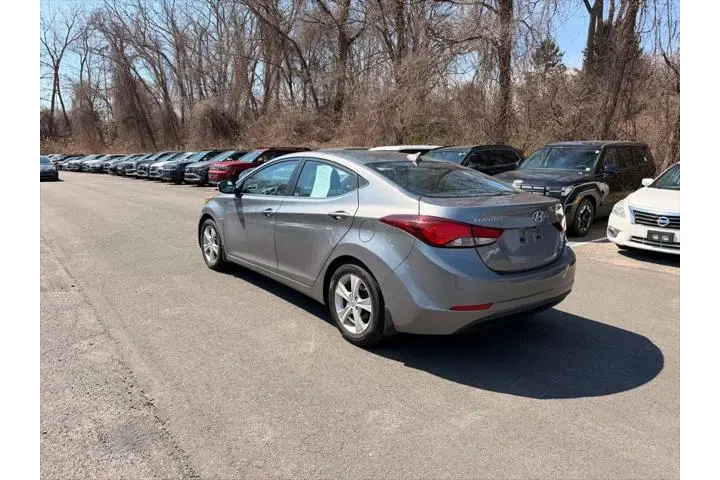 $9900 : Hyundai ELANTRA 2016 Value E image 6