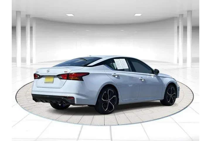 $18288 : Nissan Altima 2023 2.5 SR 4d image 4