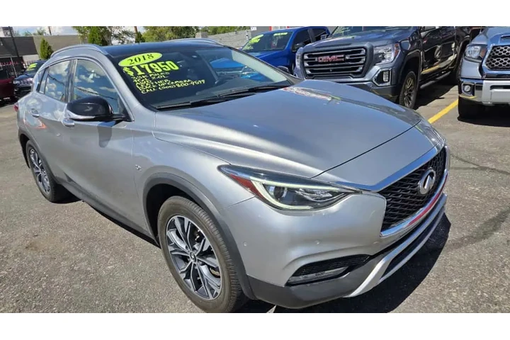 2018 INFINITI QX302018 INFINI image 2