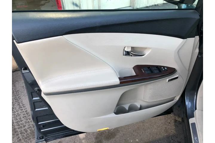 $11360 : 2011 Venza AWD V6 image 10