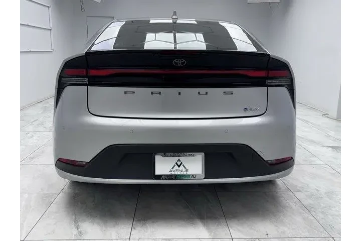 $25900 : Toyota Prius 2024 LE 4dr Hat image 7