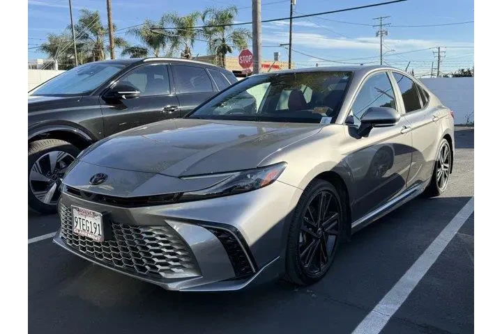 $34136 : Toyota Camry 2025 LE 4dr Sed image 3