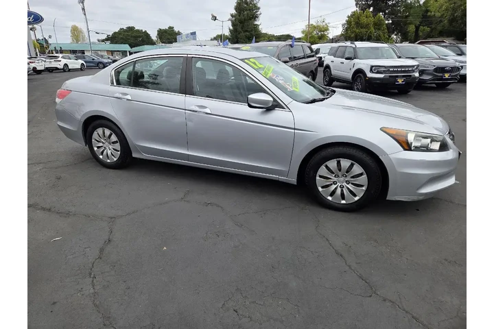 $9697 : Honda Accord 2012 LX 4dr Sed image 5