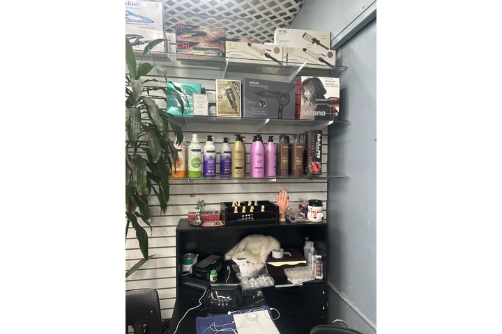 Se nesecita barbero o estilist image 4