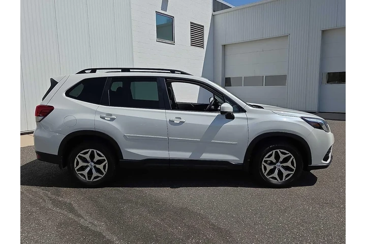 $26998 : Subaru Forester 2023 AWD Pre image 7