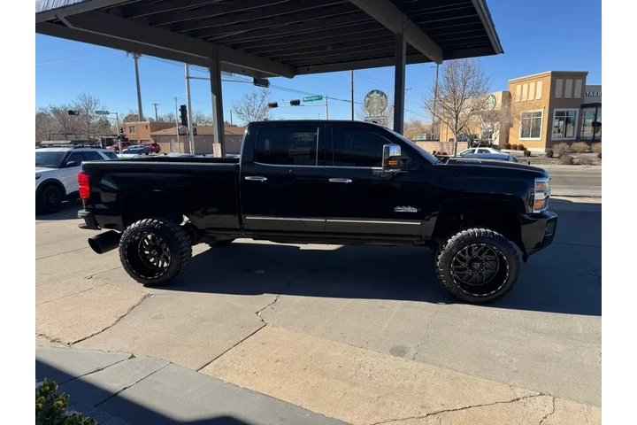 2015 Silverado 3500HD LTZ Cre image 4