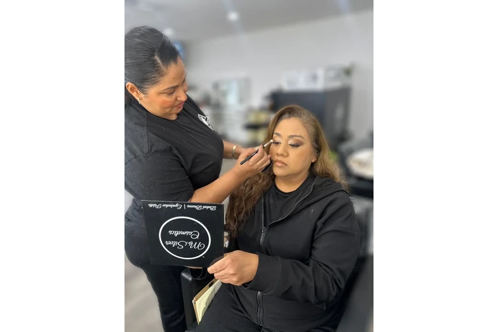 CLASES MAQUILLAJE Y PEINADO image 9