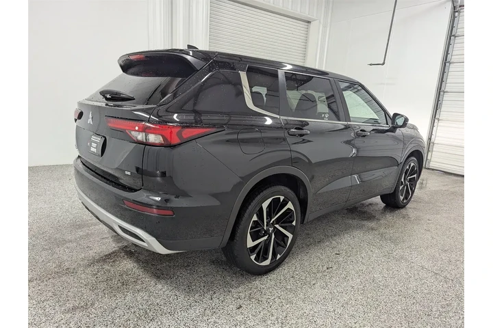 $24797 : Mitsubishi Outlander 2024 SE image 3