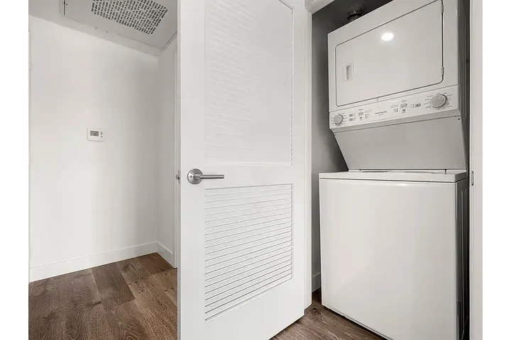 $1650 : Dormitorio completo en renta image 4