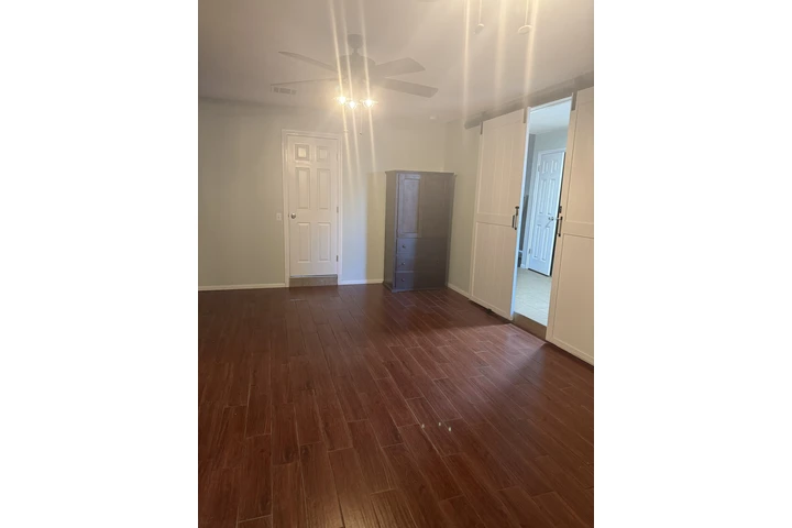 $900 : Se Renta 1 cuarto image 4