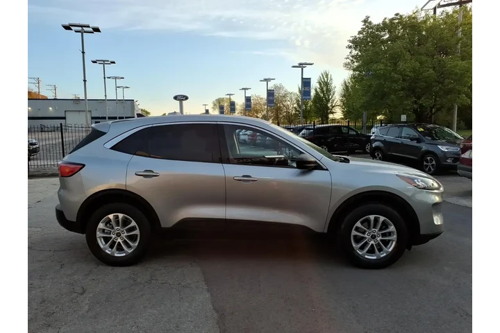 $23467 : Ford Escape 2022 AWD SE 4dr image 2