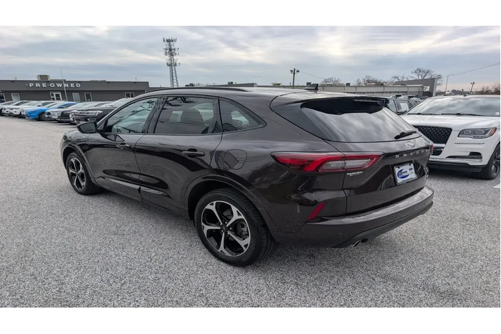 $28000 : Ford Escape 2023 AWD ST-Line image 4