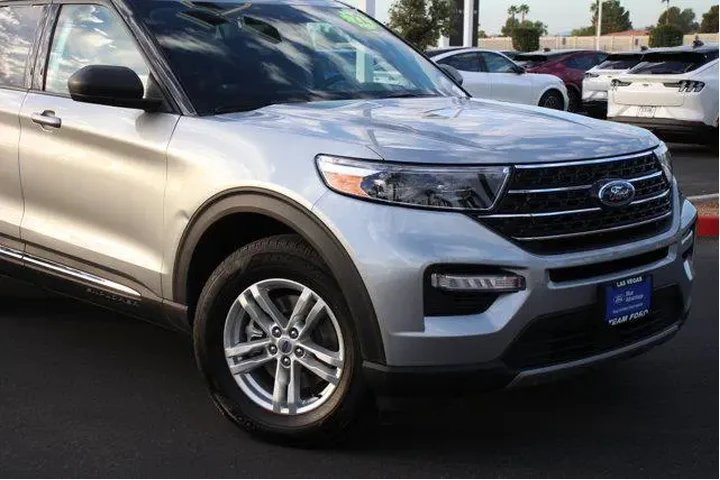 $27995 : Ford Explorer 2022 AWD XLT 4 image 2