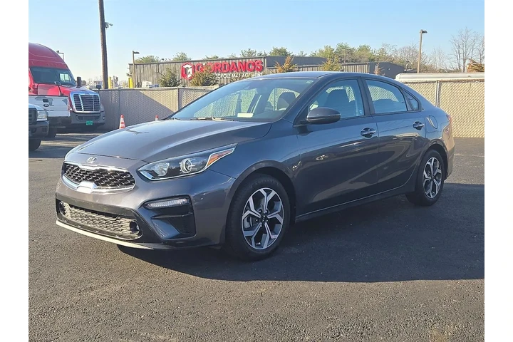 $12900 : 2019 Forte FE 6M image 3
