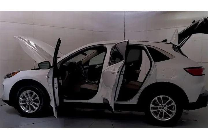 2015 Escape SE 4WD image 9
