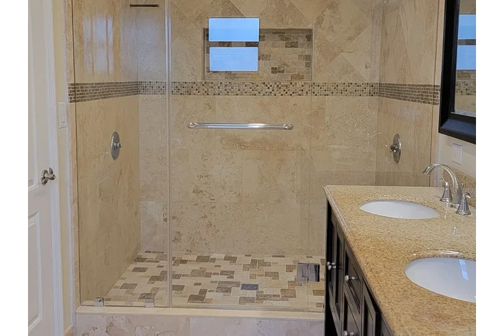 $2200 : Spacious 3-bedroom, 2-bath image 7