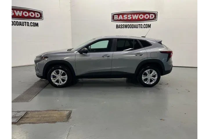 $20561 : Chevrolet Trax 2024 LS 4dr C image 2