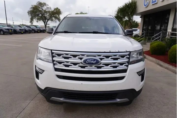 $13388 : Ford Explorer 2019 AWD XLT 4 image 2