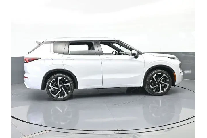 $22699 : Mitsubishi Outlander 2022 SE image 7