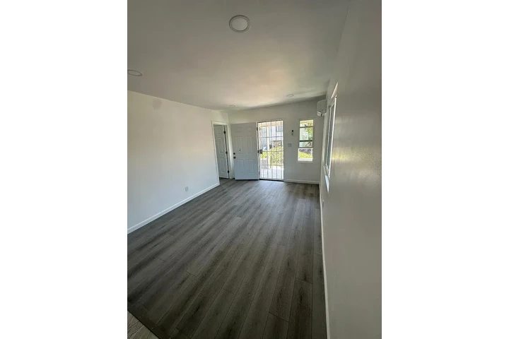 $1200 : Boyle Heights 2 Bed/ 1 Bath image 5