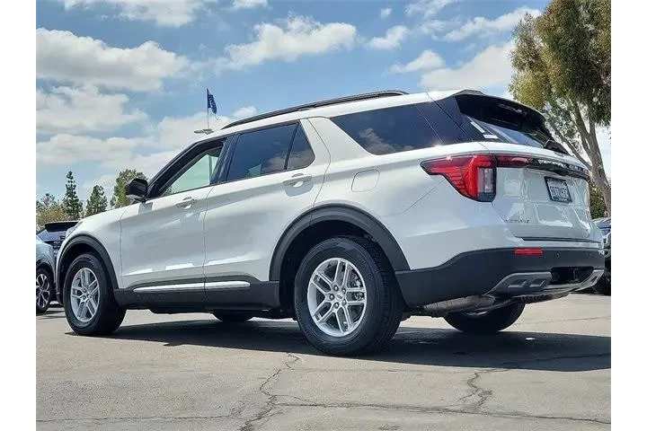 $39688 : Ford Explorer 2025 Active 4d image 2