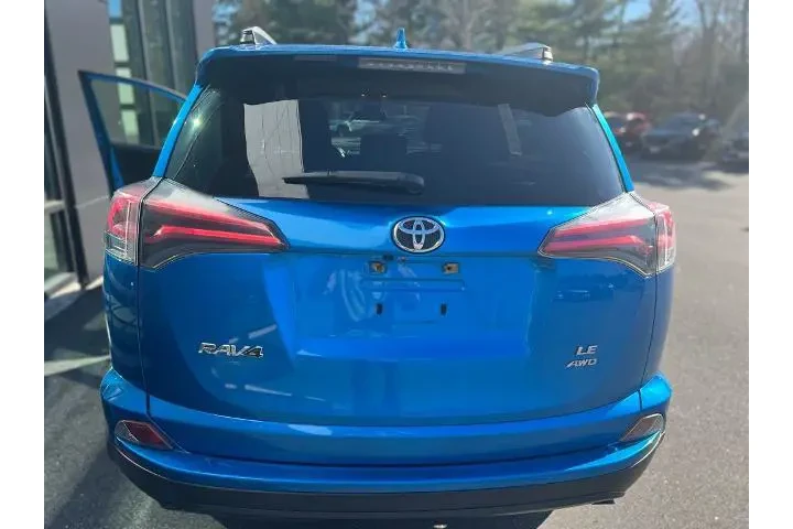 $14795 : Toyota RAV4 2017 AWD LE 4dr image 4