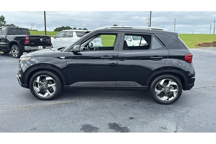 $19880 : Hyundai VENUE 2022 SEL 4dr C image 4