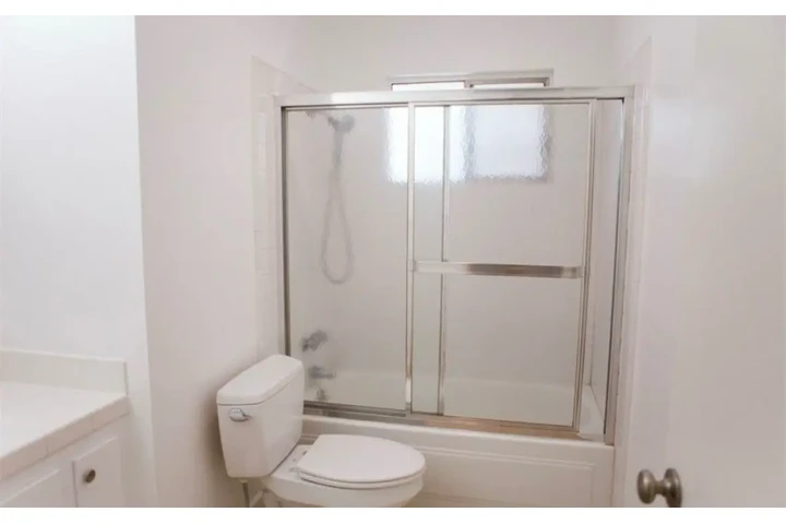 $1900 : Beautiful 2 Bedroom Home in LA image 8