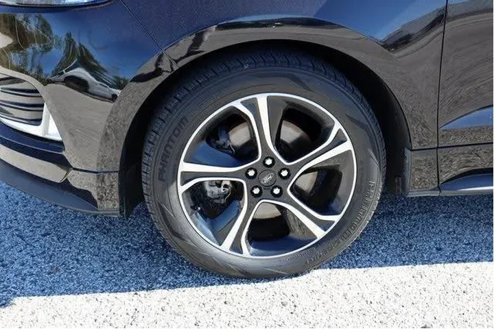 $15631 : Ford Edge 2019 AWD ST 4dr Cr image 9