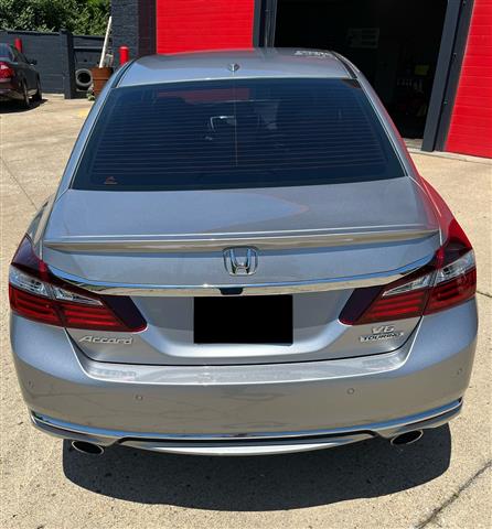 $9000 : 2017 Honda Accord Touring V6 image 4