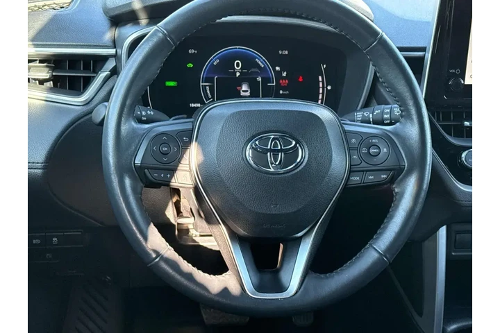 $31075 : Toyota Corolla Cross Hybrid image 10