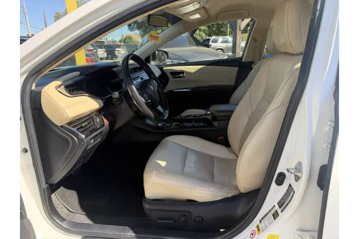 2015 Avalon XLE image 10