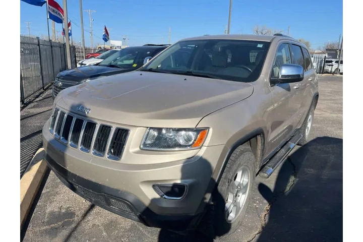 2015 Grand Cherokee Laredo image 2