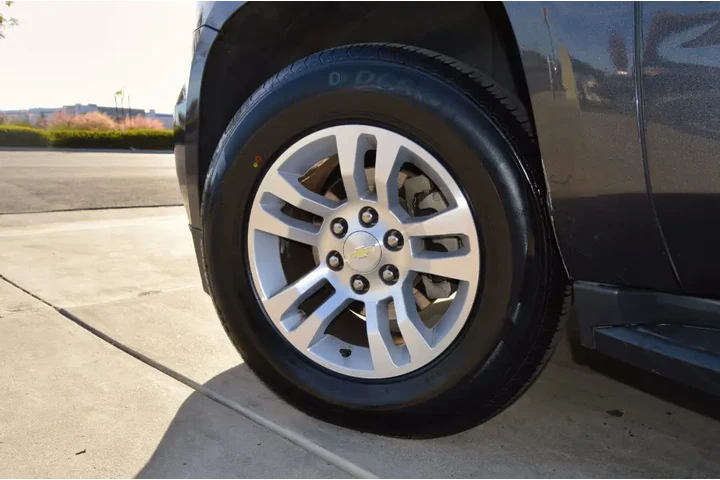 $22995 : Used 2018 Suburban 2WD 4dr 15 image 9