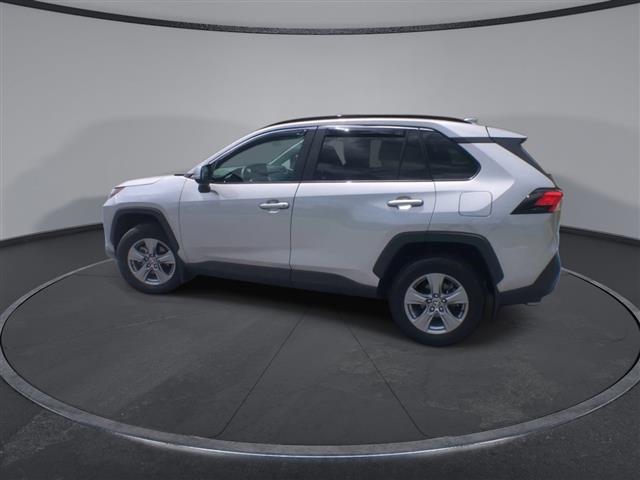 $27900 : PRE-OWNED 2022 TOYOTA RAV4 XLE image 6