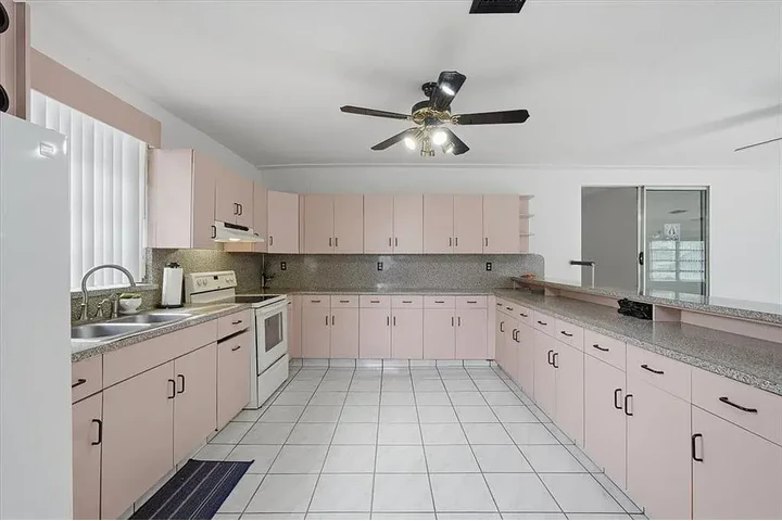 $1500 : HOUSE FOR RENT image 3